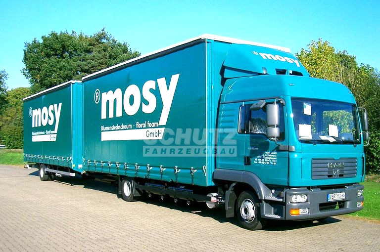 Schutz Fahrzeugbau - LKW Schiebeplanenaufbau Schiebeplane Plane